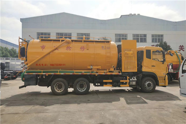 東風(fēng)天龍后八輪豪華配置清洗吸污車——國(guó)六清洗吸污車的一匹黑馬