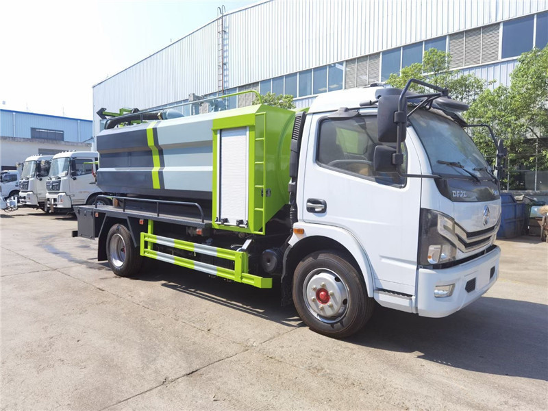 東風(fēng)國(guó)六多利卡吸污凈化車操作簡(jiǎn)單真正做到變廢為肥