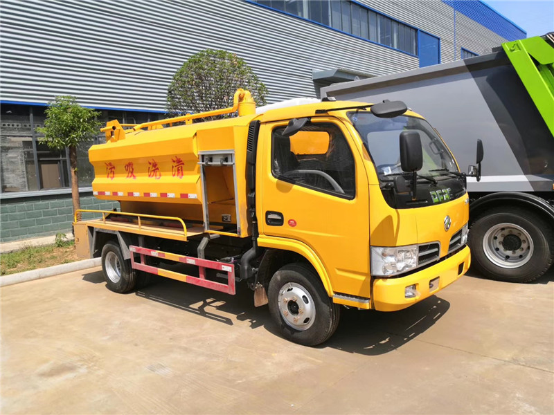 東風(fēng)多利卡清洗吸污車罐內(nèi)污物通過后蓋直接傾倒，噸位大，效率高