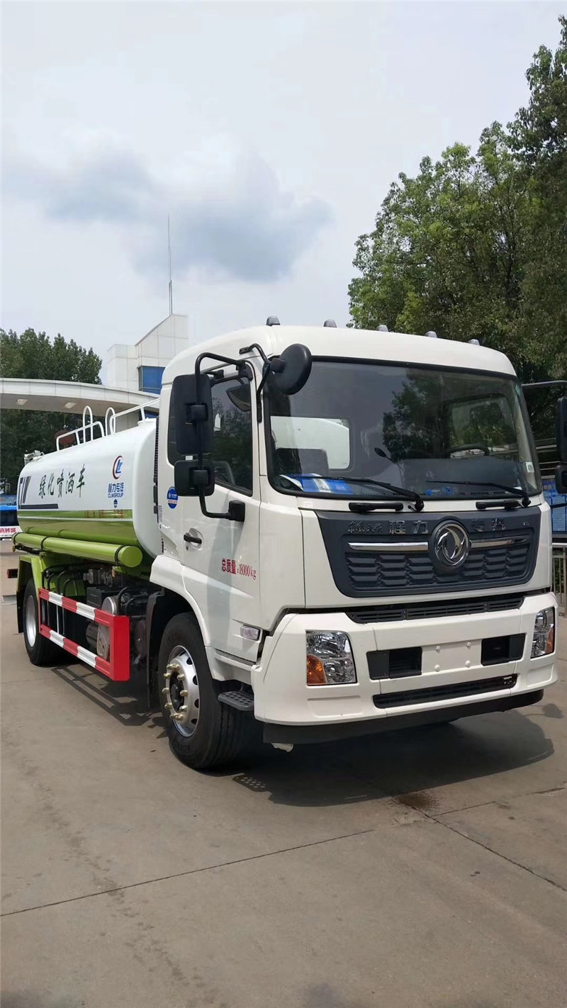 東風多利卡噴灑車帶30米全自動霧炮噴藥機，主要用于綠化帶養護使用