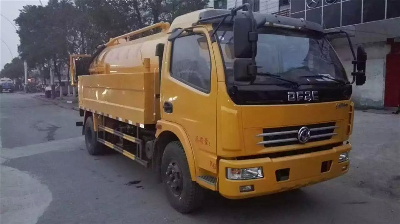 國六福瑞卡高壓清洗吸污車罐體帶舉升，后蓋為液壓開啟