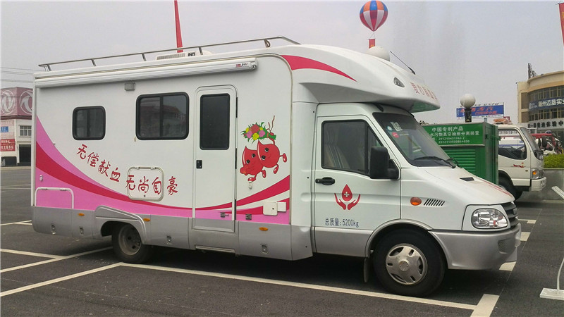 東風(fēng)御風(fēng)長(zhǎng)軸高頂B型房車全車旅居區(qū)域全部采用游艇地板