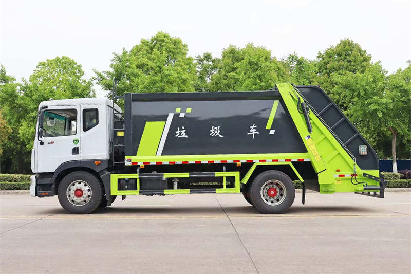 天錦壓縮垃圾車壓縮容量大、密封性好、裝料方便、自動化程度高