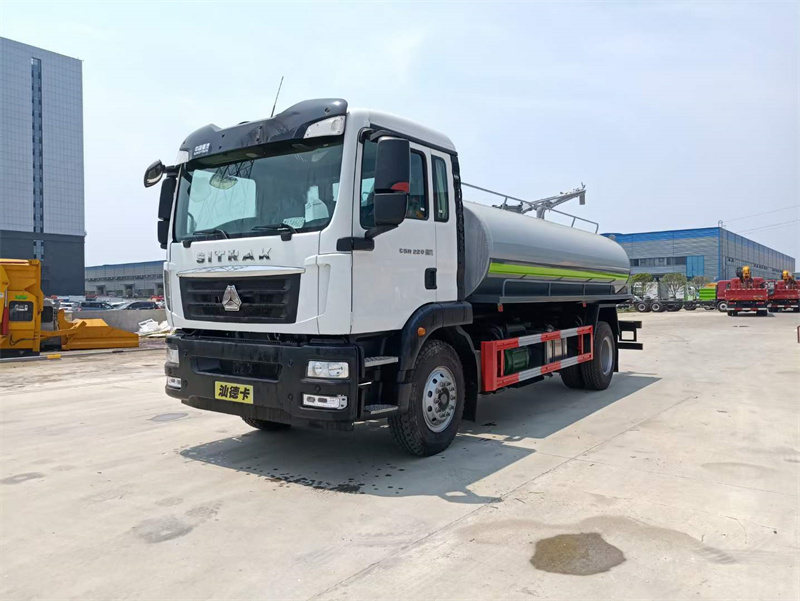 教你清理豬場(chǎng)糞便的秘訣：重汽汕德卡單橋吸糞車優(yōu)惠8000元大促銷！