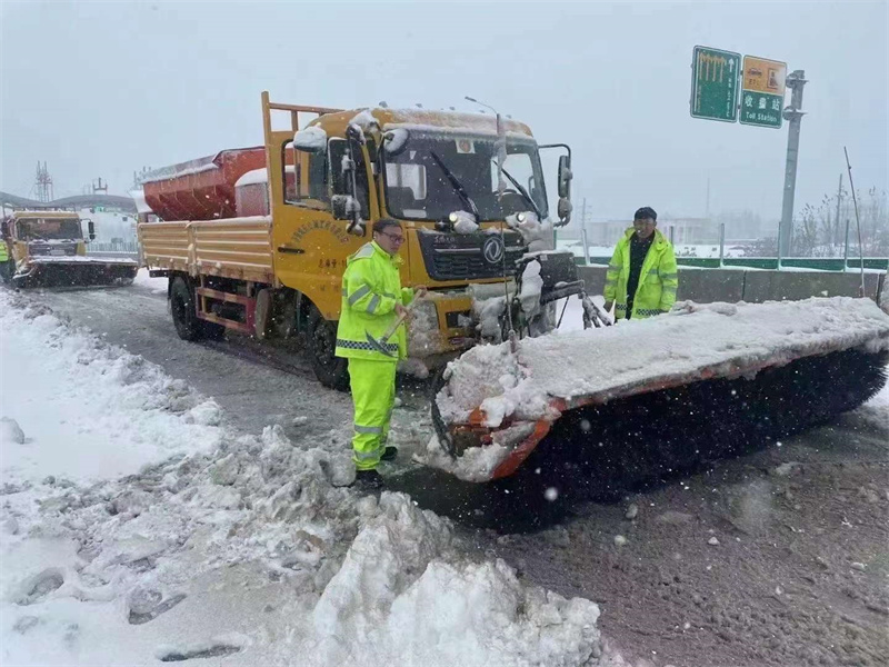 下一輪寒潮馬上來了，除雪鏟、除雪刷、融雪灑布機早點入手