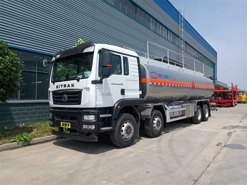 重汽汕德卡前四后八鋁合金油罐車 重汽汕德卡前四后八鋁合金油罐車