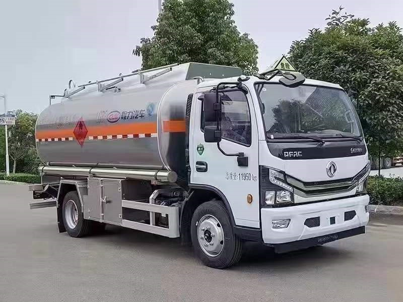 ?東風(fēng)多利卡7.5噸鋁合金油罐車 ?東風(fēng)多利卡7.5噸鋁合金油罐車