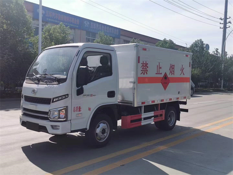 躍進(jìn)柴油版易燃液體廂式車 躍進(jìn)柴油版易燃液體廂式車