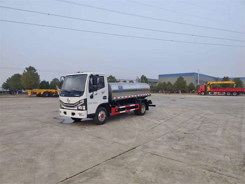 山泉飲用水運(yùn)輸車罐體免漆，亮晶晶