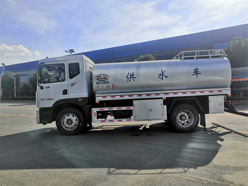 專業生產不銹鋼運水車、供水車、奶罐車等