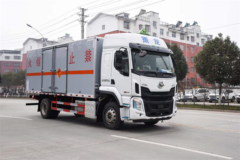 東風(fēng)柳汽10.7噸危險品廂式車 東風(fēng)柳汽10.7噸危險品廂式車