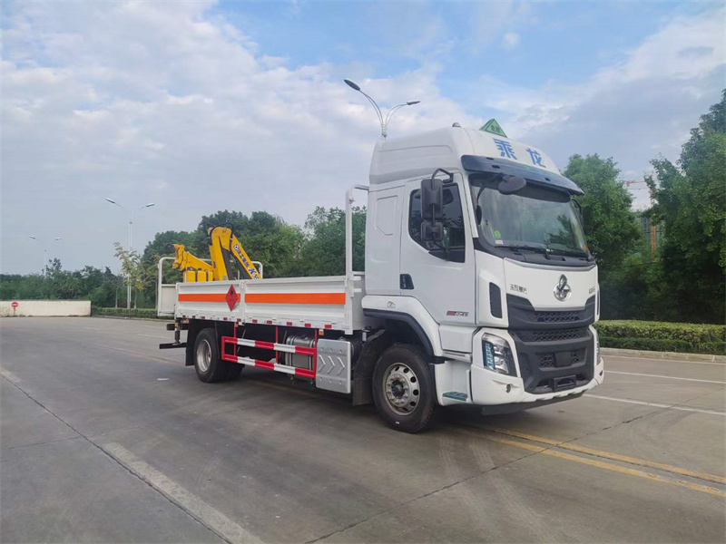 東風(fēng)柳汽H5氣瓶帶吊機運輸車 東風(fēng)柳汽H5氣瓶帶吊機運輸車