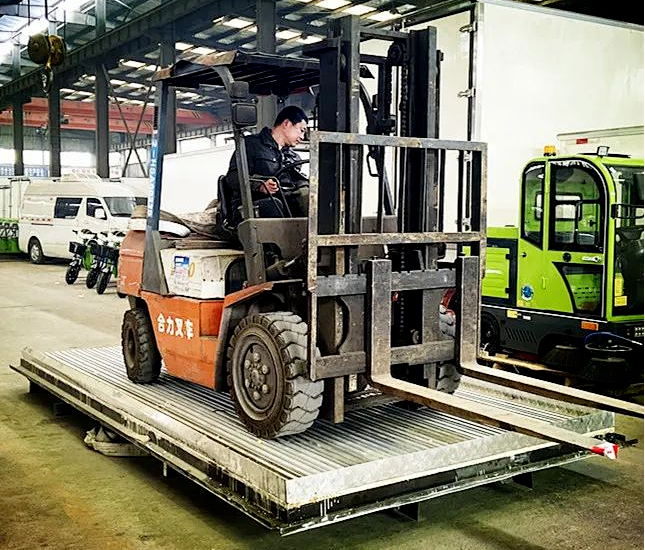 技術(shù)創(chuàng)新：真發(fā)泡聚氨酯冷藏車，一車能頂兩車用----程力輕量化技術(shù)創(chuàng)新打造聚冷王高端冷鏈物流專用車降溫快保溫長油耗低效益高