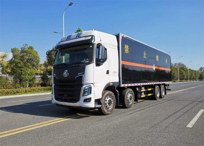 東風(fēng)柳汽9.5米廂式危險品運輸車 東風(fēng)柳汽9.5米廂式危險品運輸車