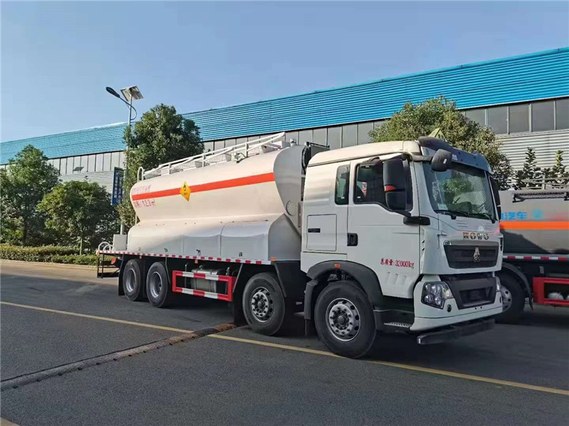 出口現(xiàn)場混裝乳化炸藥車 出口現(xiàn)場混裝乳化炸藥車