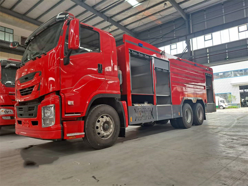 五十鈴12方泡沫消防車 五十鈴12方泡沫消防車