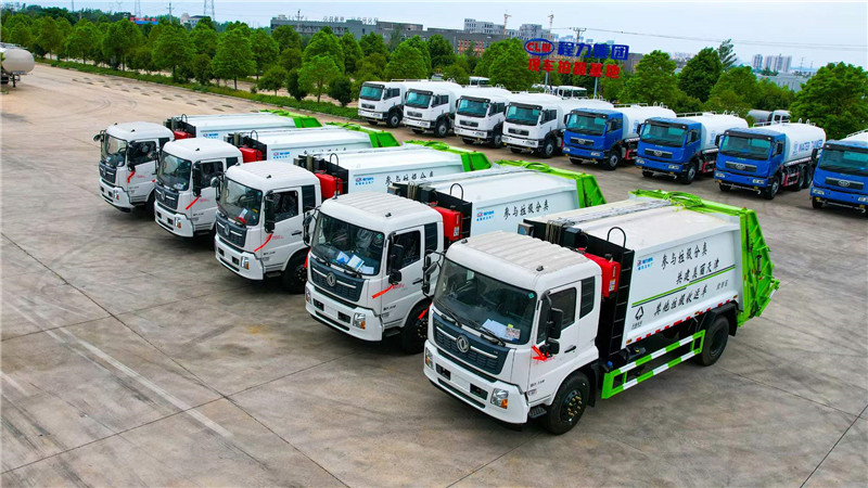 程力壓縮垃圾車批量發往天津武清區