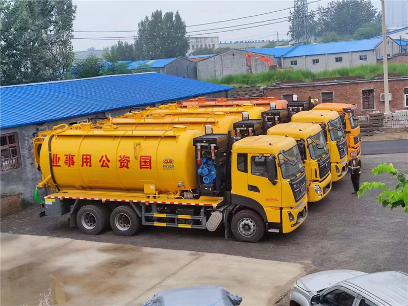 新鄉(xiāng)國(guó)資集團(tuán)為完善排水防澇體系批量采購(gòu)程力大型吸污車