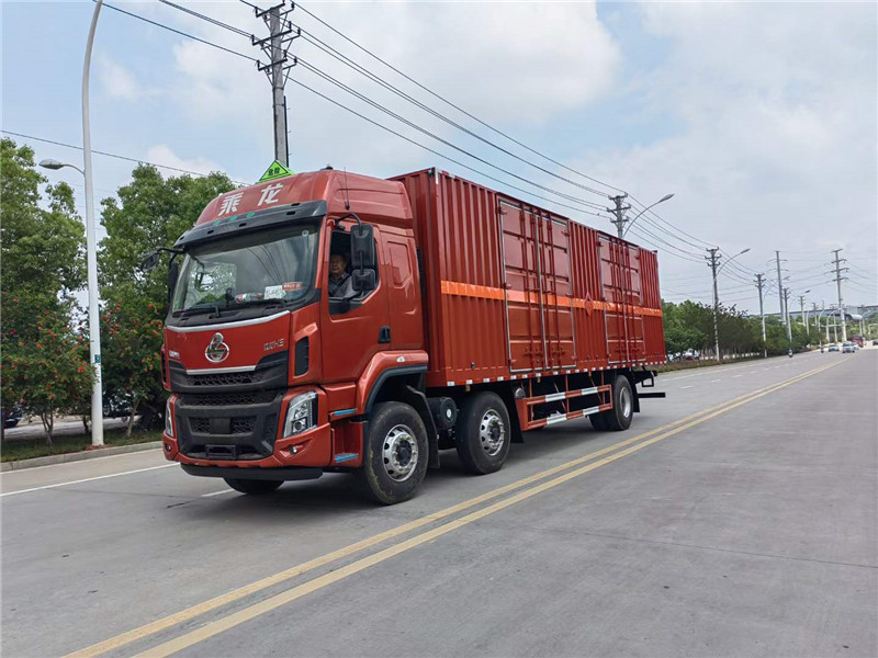東風(fēng)柳汽小三軸9.6米危險品運輸車 東風(fēng)柳汽小三軸9.6米危險品運輸車
