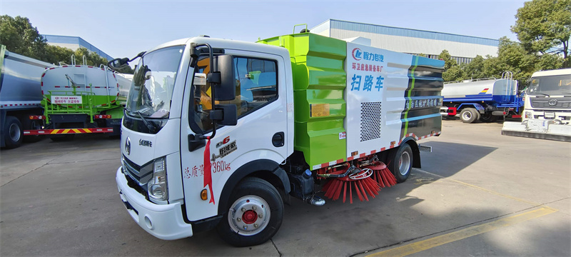 程力東風(fēng)小多利卡掃路車 程力東風(fēng)小多利卡掃路車